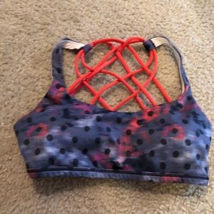 Lulu lemon sports bra size 4